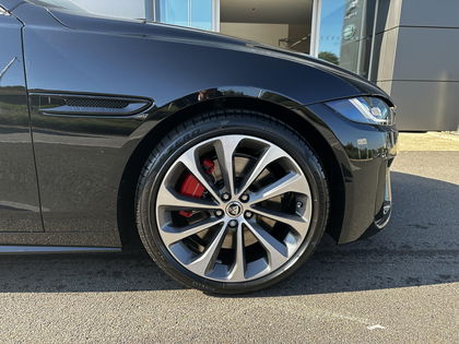 Jaguar XE R-DYNAMIC SE