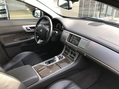 Jaguar XF 2.2 D / 27.600 km