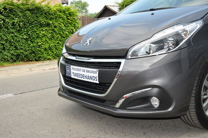 Peugeot 208 Signature