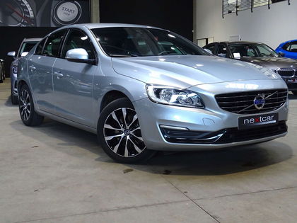 Volvo S60 D2 Momentum *NAVI-CUIR SPORT-PARKING AV & AR*