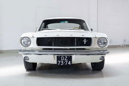 Ford Mustang Fastback - Restomod - Manual Gearbox