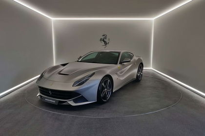 Ferrari F12 6.3i V12 - Tailor Made - 2y Ferrari Approved