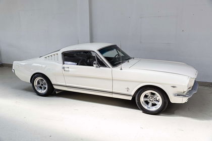 Ford Mustang Fastback - Restomod - Manual Gearbox