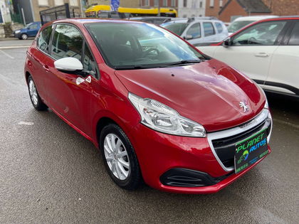 Peugeot 208 1.2i ESSENCE 68 CV AIRCO 3 PORTES GARANTIE 12 MOIS