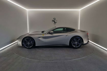 Ferrari F12 6.3i V12 - Tailor Made - 2y Ferrari Approved