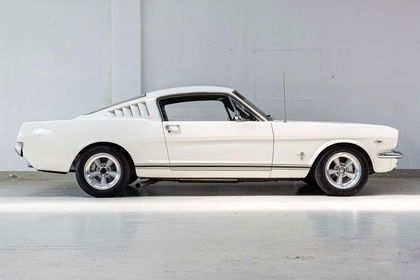 Ford Mustang Fastback - Restomod - Manual Gearbox