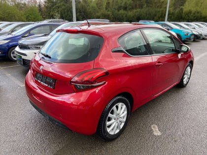 Peugeot 208 1.2i ESSENCE 68 CV AIRCO 3 PORTES GARANTIE 12 MOIS