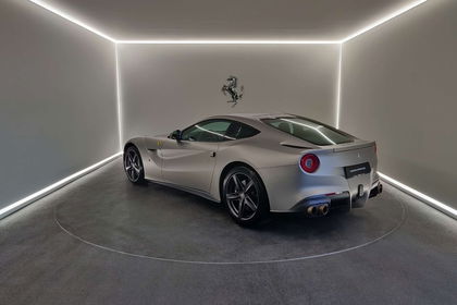 Ferrari F12 6.3i V12 - Tailor Made - 2y Ferrari Approved