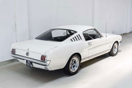 Ford Mustang Fastback - Restomod - Manual Gearbox