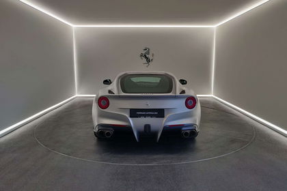 Ferrari F12 6.3i V12 - Tailor Made - 2y Ferrari Approved