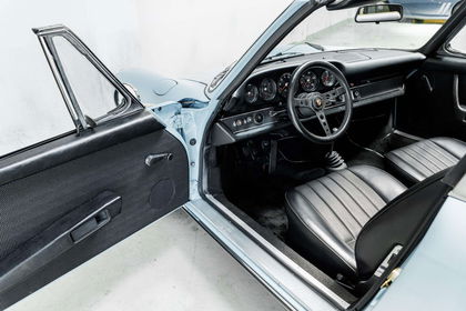 Porsche 911 Targa - Wunchfarbe Kristalblau - Custom build - Co