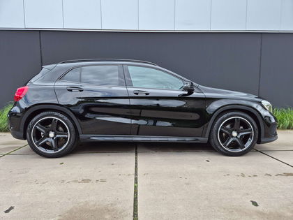 Mercedes GLA 180 *AMG SPORTPAKKET*19"ALU*ALCANTARA*NAVI*NIGHTPAKKET