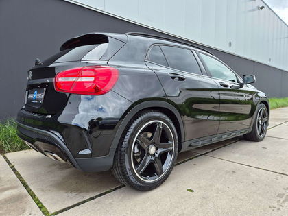 Mercedes GLA 180 *AMG SPORTPAKKET*19"ALU*ALCANTARA*NAVI*NIGHTPAKKET