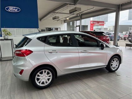 Ford Fiesta 1.1i Connected 75pk + NAVI + PDC