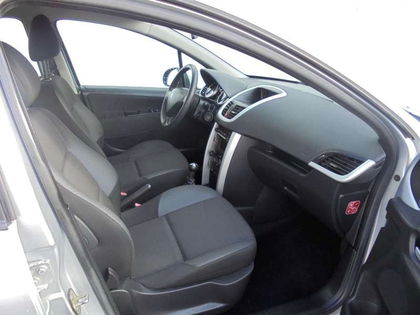 Peugeot 207 1.4i Airco inclusief 2 JAAR garantie!!