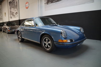 Porsche 911 911T Gemini Blue fully restored (1970)