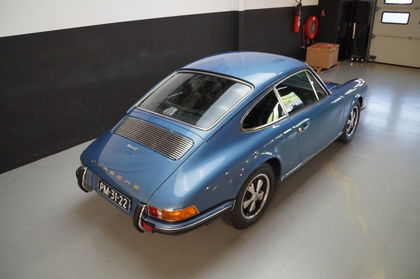 Porsche 911 911T Gemini Blue fully restored (1970)