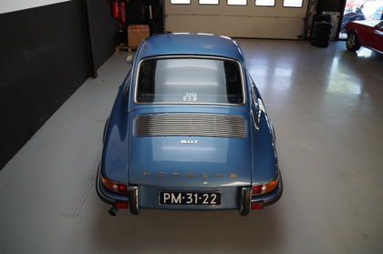 Porsche 911 911T Gemini Blue fully restored (1970)