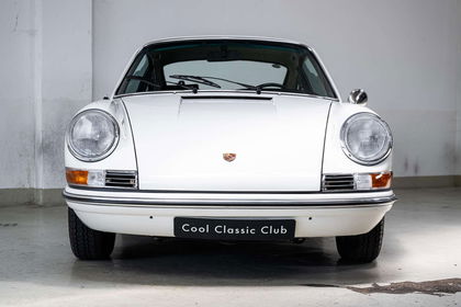 Porsche 911 T 2.0 LWB - Nut & Bolt Restored - Matching -