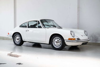 Porsche 911 T 2.0 LWB - Nut & Bolt Restored - Matching -