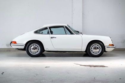 Porsche 911 T 2.0 LWB - Nut & Bolt Restored - Matching -