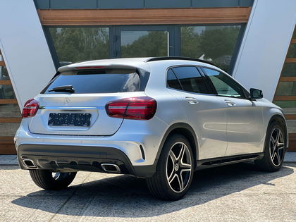 Mercedes GLA 180 AMG PACK / CAMERA / AUTOMAAT / LED / GARANTIE