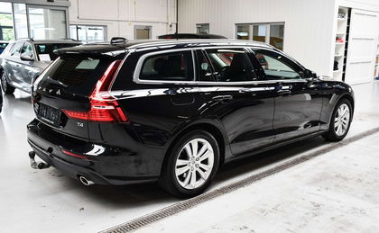 Volvo V60 2.0 T4 Momentum Geartronic - NAVI / TREKHAAK / PDC