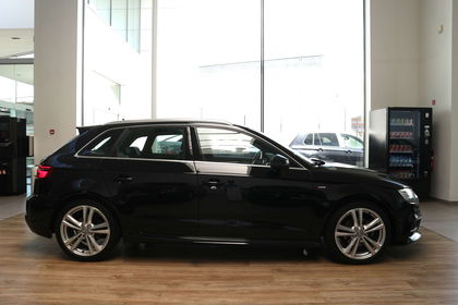 Audi A3 SPORTBACK 2.0TDI STRONIC*SLINE*68.000KM*TOPWAGEN !