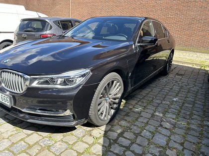 BMW 7 Series carbon