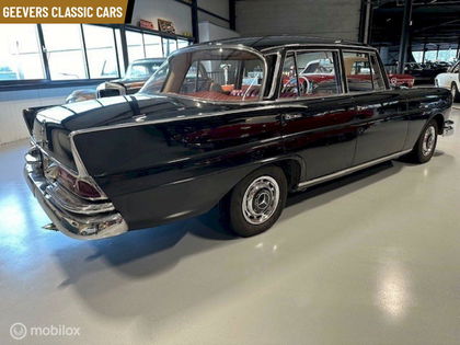 Mercedes 220 220S 4 DEURS SEDAN AUTOMATIC