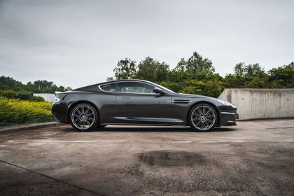 Aston Martin DBS Quantum Silver / Carbon