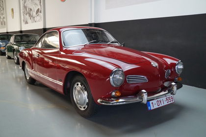 Volkswagen Karmann Ghia Restored Beautiful driver (1969)