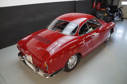 Volkswagen Karmann Ghia Restored Beautiful driver (1969)