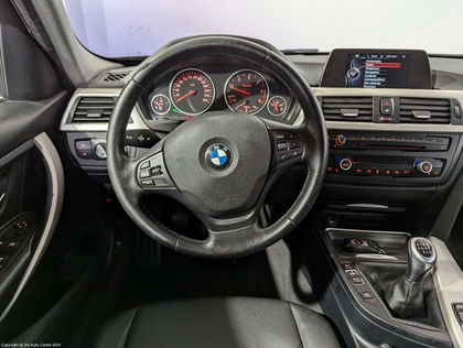 BMW Serie 3 318 2.0 | NAVI | RADIO | CAPTEURS AV&AR |