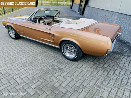 Ford Mustang CONVERTIBLE