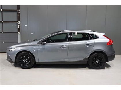 Volvo V40 Cross Country Volvo V40 MOMENTUM T3