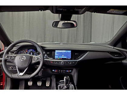 Opel Insignia Grand Sport GS-LINE 1.5d 122pk - parkeensoren en ruim interieur