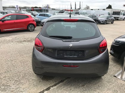 Peugeot 208 Allure 1.2cc 110pk