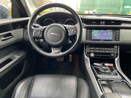 Jaguar XF 2.0 D AWD Prestige Aut. + Leder + Navi +Garantie