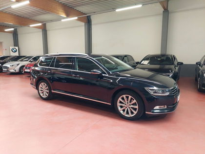 Volkswagen Passat Variant TDi + DSG + Highline + NAVI/CarPLAY/Camera/LED