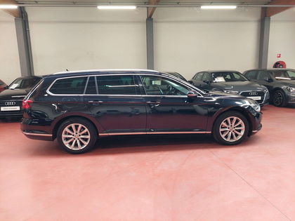 Volkswagen Passat Variant TDi + DSG + Highline + NAVI/CarPLAY/Camera/LED