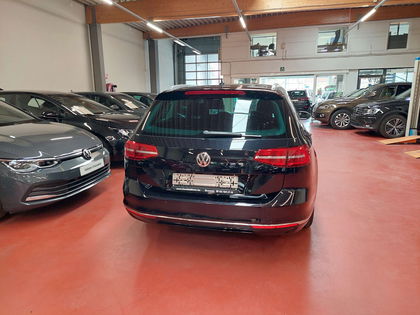 Volkswagen Passat Variant TDi + DSG + Highline + NAVI/CarPLAY/Camera/LED