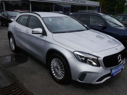 Mercedes GLA 180 Business *GPS*CUIR TISSUS*CAMERA*