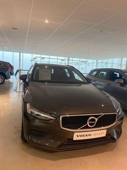 Volvo V60 Momentum Pro, B4 mild hybrid